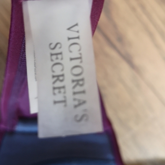 𝅺Victoria's Secret Bikini Top Plum Underwire 34A - Picture 4 of 6